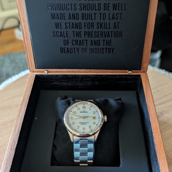 Shinola Women's Vinton NWT- Champagne Gold w/ Mother of Pearl - Picture 1 of 5